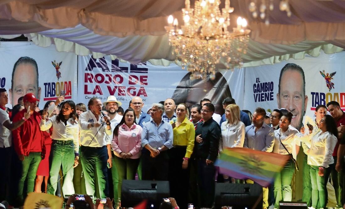 Santiago Taboada encabezó un mitin en el Centro de Convenciones Tlatelolco, donde estuvo acompañado por la aspirante a la alcaldía Cuauhtémoc, Alessandra Rojo de la Vega. Foto: Andrea Murcia Monsivais | Cuartoscuro