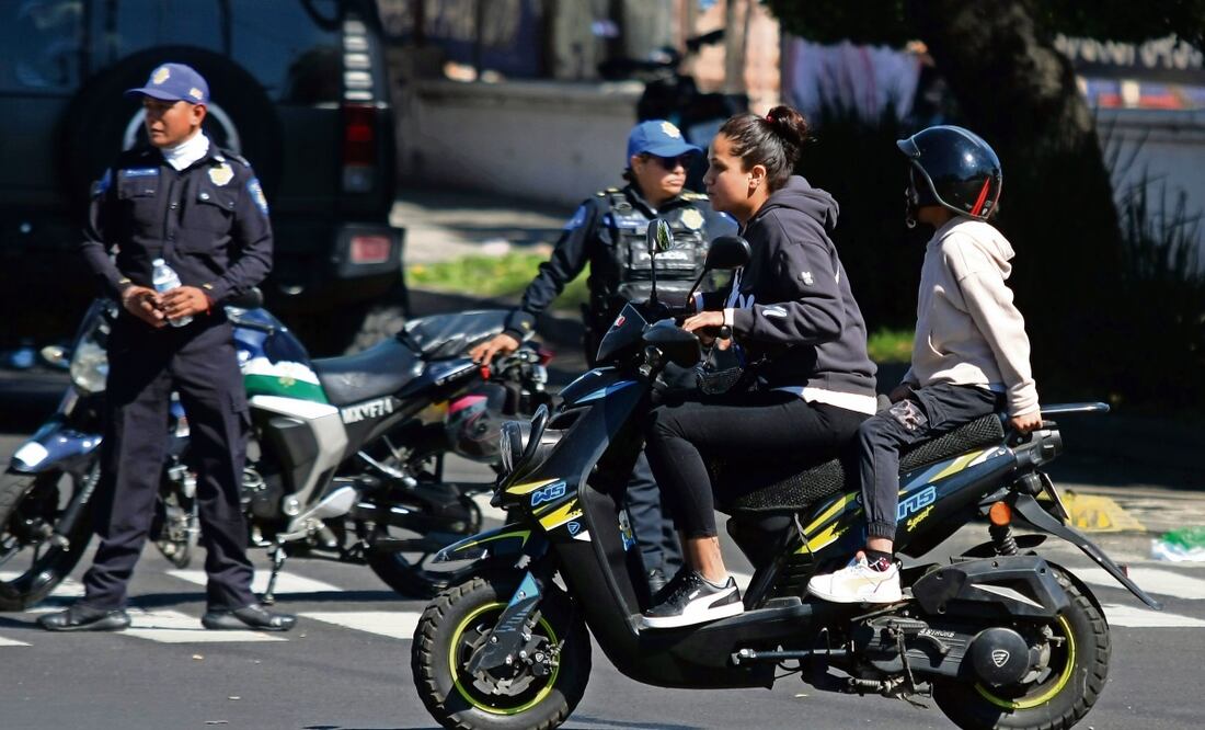 Entre las faltas que más cometen los motociclistas está el no utilizar casco. Foto: Carlos Mejía / EL UNIVERSAL