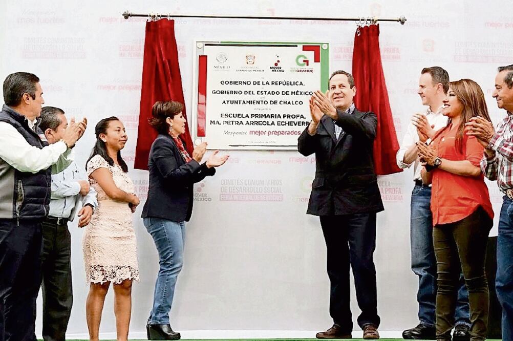 Rosario Robles entregó ayer escrituras de la Comisión para la Regulación de la Tenencia de la Tierra y del Registro Agrario Nacional, en el Estado de México (SEDATU)