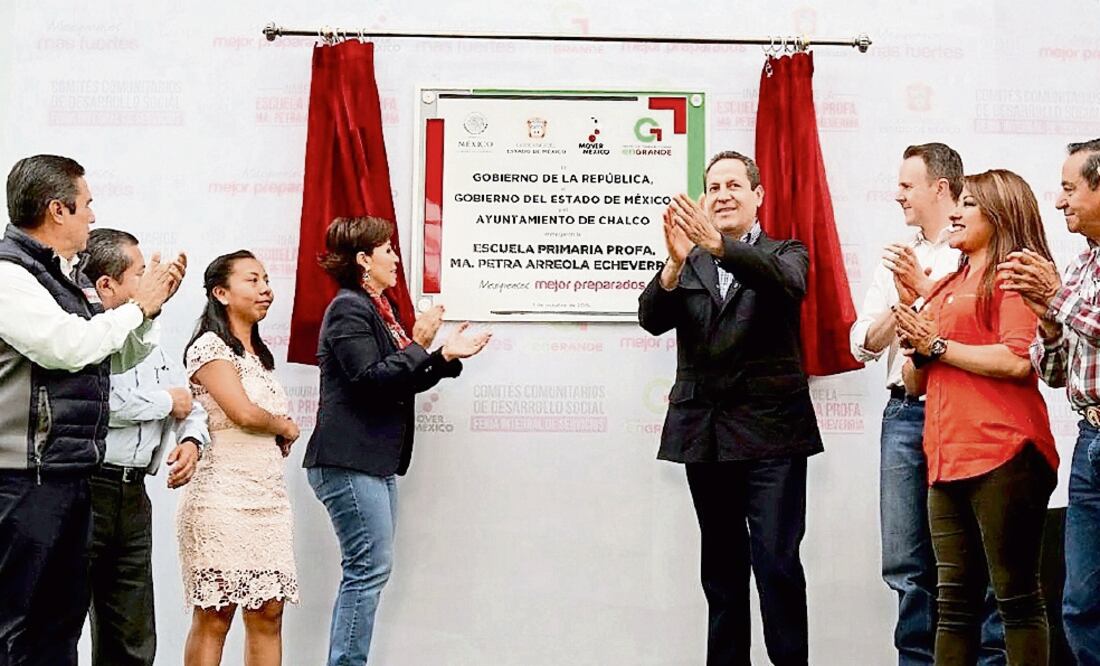 Rosario Robles entregó ayer escrituras de la Comisión para la Regulación de la Tenencia de la Tierra y del Registro Agrario Nacional, en el Estado de México (SEDATU)