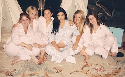 Kim Kardashian celebra su baby shower en pijama