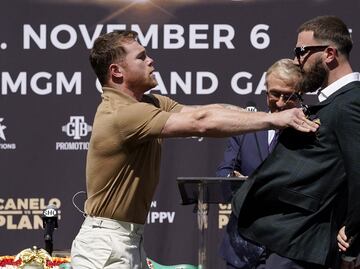 Caleb Plant niega haberse metido con la mamá del 'Canelo' Álvarez