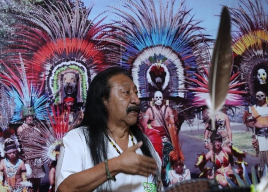 Jornadas de 9 horas y trajes de 15 kilos: el detrás de bambalinas de los concheros del Zócalo