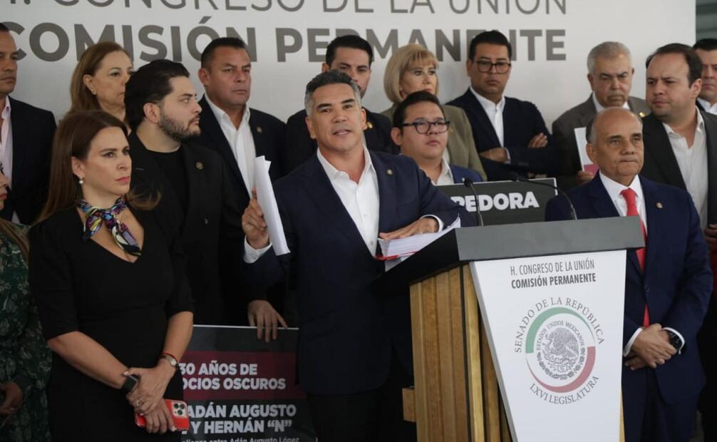 Grupo Parlamentario del PRI anuncia que denunció penalmente a integrantes de Morena, incluido el expresidente López Obrador. Foto: Carlos Mejía/ EL UNIVERSAL