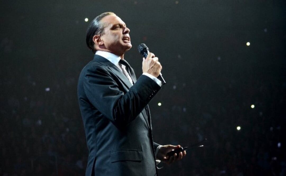 Luis Miguel hizo constantes pausas durante el concierto con la luz apagada y con silencio en el escenario, lo cual no afectó el espectáculo que tuvo luz y sonidos espectaculares. FOTO: Twitter @LMXLM