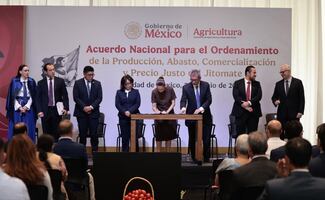Sheinbaum firma acuerdo con productores de jitomate para lograr un precio justo; buscan priorizar mercado nacional
