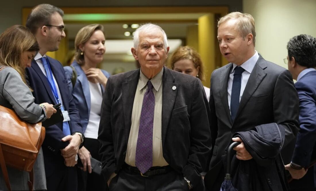 El jefe de política exterior de la Unión Europea, Josep Borrell, al centro, llega a una reunión de ministros de Asuntos Exteriores de la UE en el edificio del Consejo Europeo en Bruselas. Foto: AP