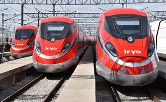 Descarrilan dos trenes de alta velocidad en el sur de España; el choque deja al menos dos muertos