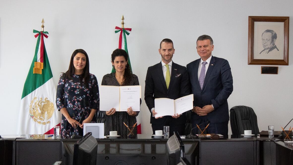 Mediante la firma del convenio de colaboración con la Cámara Suiza, se abrieron nuevas vacantes para jóvenes. Foto: Especial