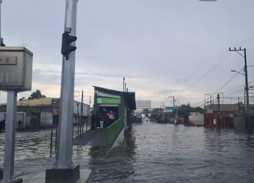 VIDEO Caen fuertes lluvias en Ecatepec; provoca suspensión del servicio del Mexibús