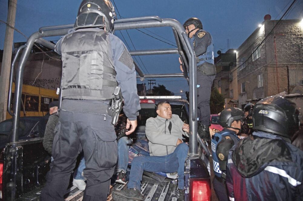Policías de la SSP realizan hasta tres operativos al día en la zona centro de la capital. (ARMANDO MARTÍNEZ. EL UNIVERSAL)