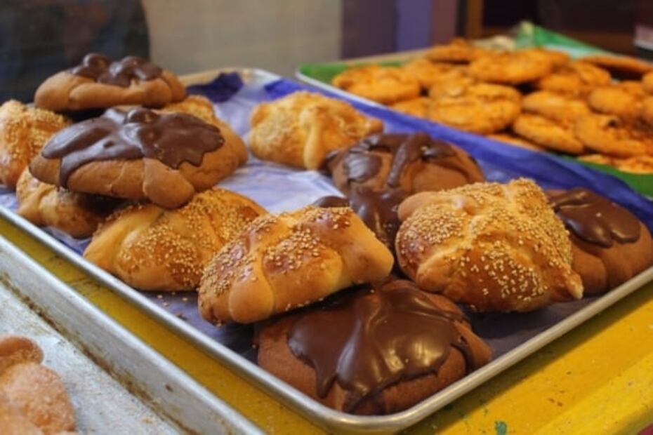 Cenizas y ajonjolí para amasar el pan de muerto