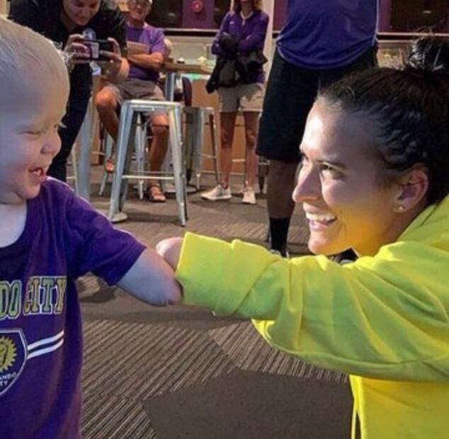 Carson Pickett, la jugadora sin antebrazo que conmovió al mundo