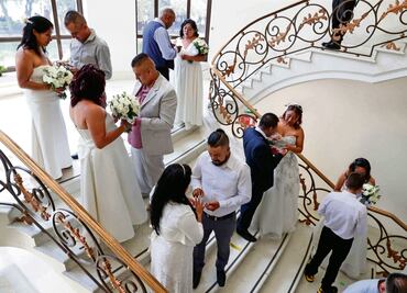 Salen de la cárcel y se casan en Los Pinos