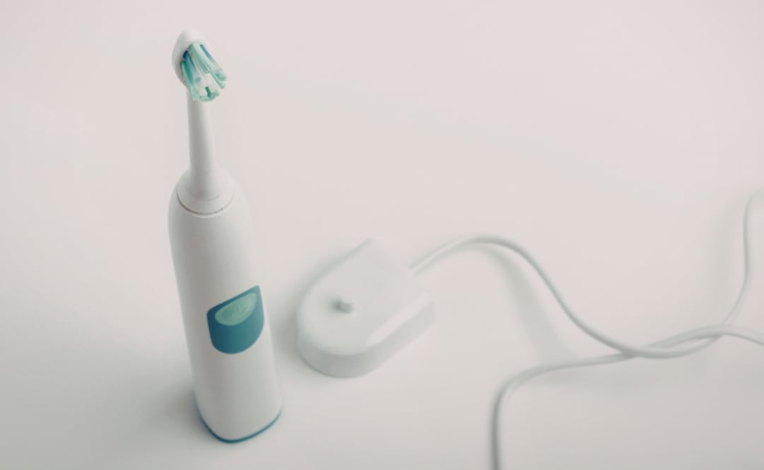 Cepillo dental eléctrico. Foto: Canva