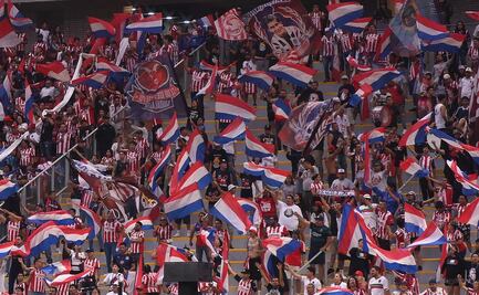 Afición de Chivas encara a directivos del club; mostraron su frustración por los últimos resultados