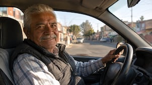 “Soy un papá soltero y muy feliz”: taxista cuenta cómo levantó a su familia