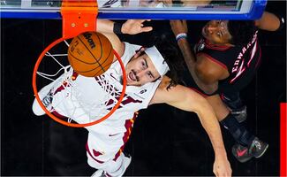 Jaime Jáquez Jr. brilla con 22 puntos y guía a los Heat en triunfo sobre Philadelphia