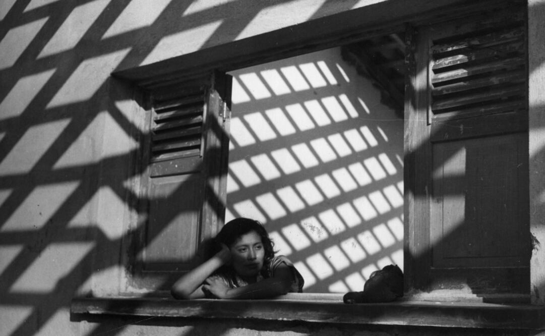 Lola Álvarez Bravo (1907-1993) "En su propia cárcel" (11 am), 1950. Foto: Colección Carlos Monsiváis / Museo del Estanquillo