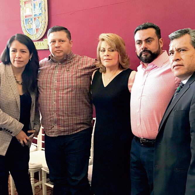 Munícipes, diputados mexiquenses y la edil de Atizapán, en conferencia criticaron la falta de resultados en indagatoria de asesinato de regidor. REBECA JIMÉNEZ. EL UNIVERSAL