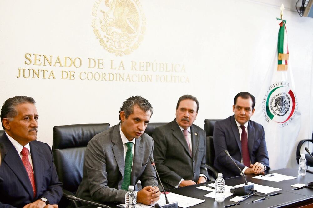 Enrique Ochoa, presidente del PRI, se reunió con Emilio Gamboa, coordinador tricolor en el Senado, para pedir que se acelere el proceso contra gobernadores (IRVIN OLIVARES. ELUNIVERSAL)