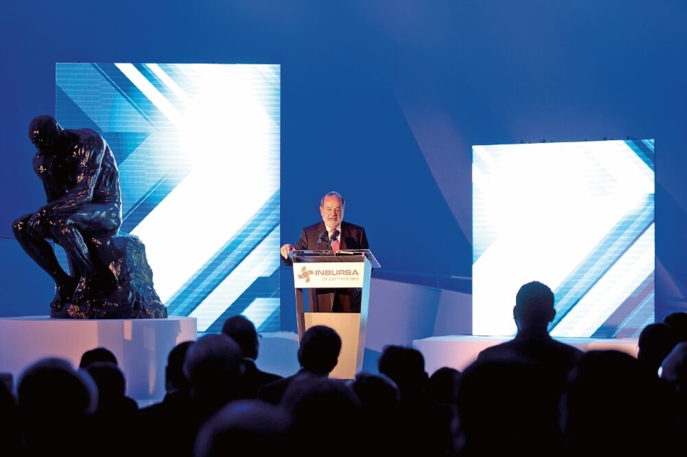 El empresario Carlos Slim Helú encabezó ayer la celebración del 50 aniversario del Grupo Financiero Inbursa (RAMÓN ROMERO. EL UNIVERSAL)