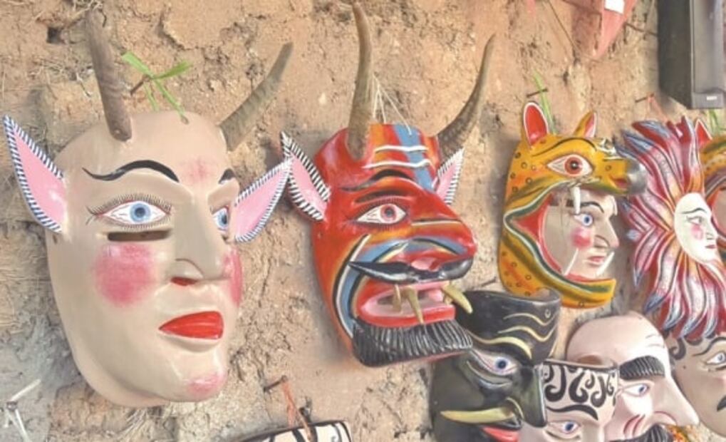 Artesanos de máscaras de madera en Guerrero luchan por sobrevivir