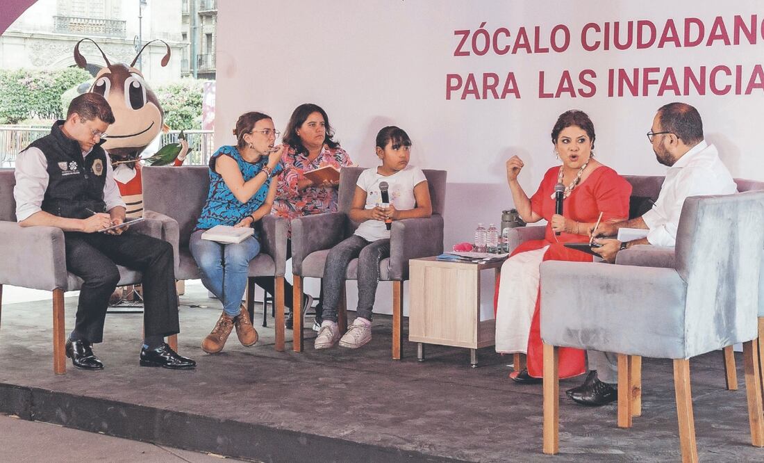 La jefa de Gobierno y funcionarios del gabinete tomaron nota de las peticiones de los niños. Foto: de YARETZY M. OSNAYA. EL UNIVERSAL