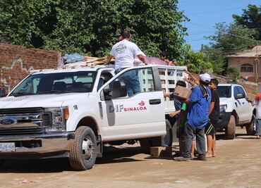 Brigadas reparten despensas a damnificados en Culiacán