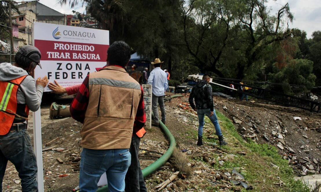 Autoridades continúan con la jornada de limpieza y de salud en la Colonia San Rafael de Chamapa, Naucalpan, el lunes 23 de junio de 2025, tras el desborde de la presa Los Cuartos. Foto: Darío Luna/EL UNIVERSAL