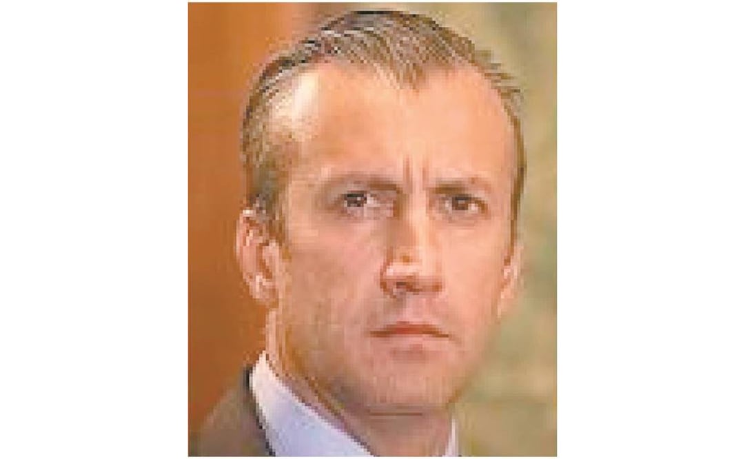 Prófugo. Esta es la foto de la ficha que subió el ICE en su página de Twitter, con los datos de Tareck El Aissami. Foto: TOMADA DE TWITTER