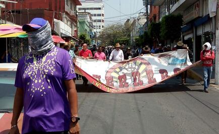 Maestros de la CETEG bloquearon un carril de la Autopista del Sol