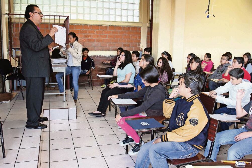 Las escuela del siglo XXI en México promoverá la creatividad, la investigación y el aprendizaje personalizado, con esquemas que combinen enseñanza presencial y virtual, afirmó la Presidencia . (ARCHIVO EL UNIVERSAL)
