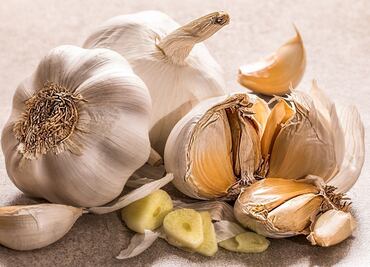 Para esto sirve la cáscara de los ajos