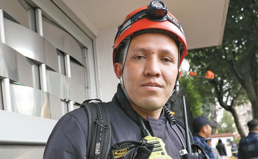 El colombiano Javier Ardila tiene 14 años de experiencia como bombero especializado en rescate de estructuras. (LUCÍA GODÍNEZ. EL UNIVERSAL)