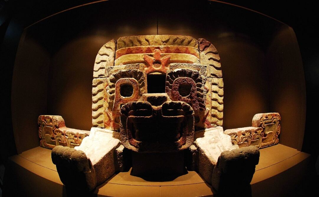 The Great Jaguar of Xalla is displayed as part of the "Teotihuacan, City of Gods" exhibition in Mexico City's anthropology museum May 21, 2009 - Photo: Héctor Montaño/EFE