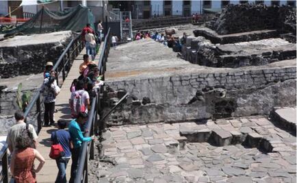 Offering with gold piece discovered in Mexico City
