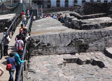 Offering with gold piece discovered in Mexico City