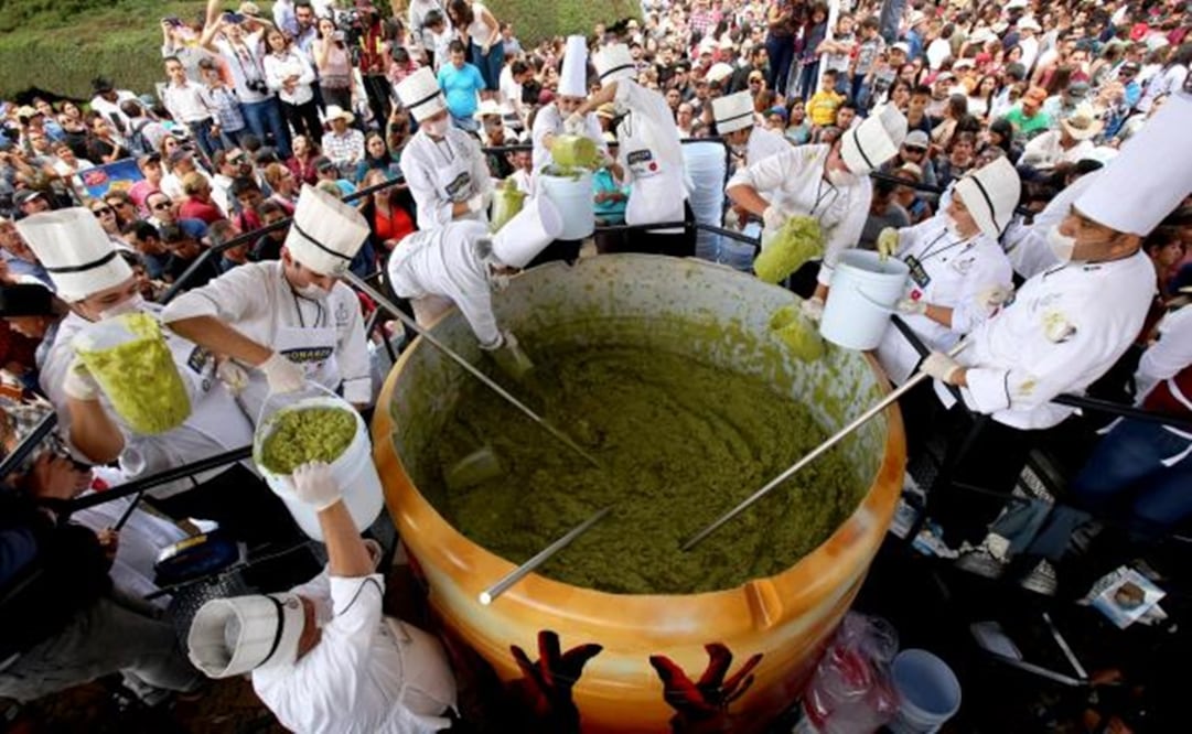 Jalisco prepared the world's largest serving of guacamole – Photo by EFE