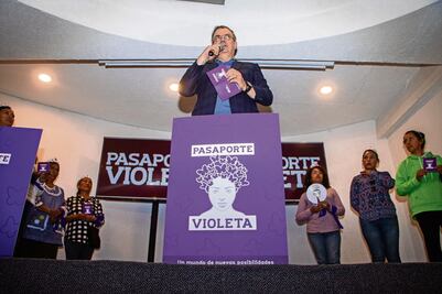 Ebrard pide propuestas a sus rivales