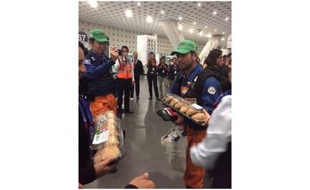 Pan de muerto, souvenir que se llevaron los rescatistas japoneses