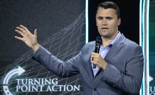 Casa Blanca conmemora aniversario luctuoso de Charlie Kirk; lo califica como un “campeón de la libertad"