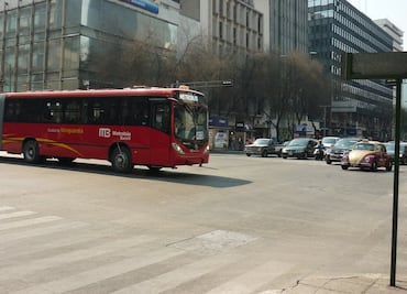Unidad de Línea 1 del Metrobús choca contra automóvil y deja siete personas lesionadas
