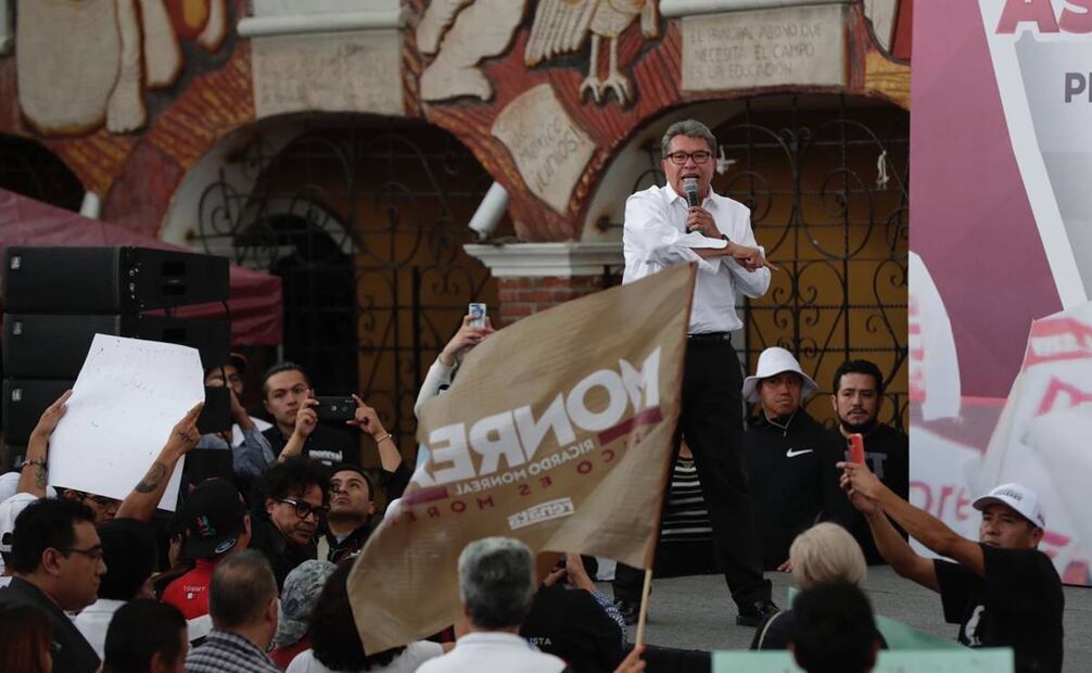 Ricardo Monreal de visita en San Nicolás Totolapan, en la alcaldía Magdalena Contreras / Foto: Especial