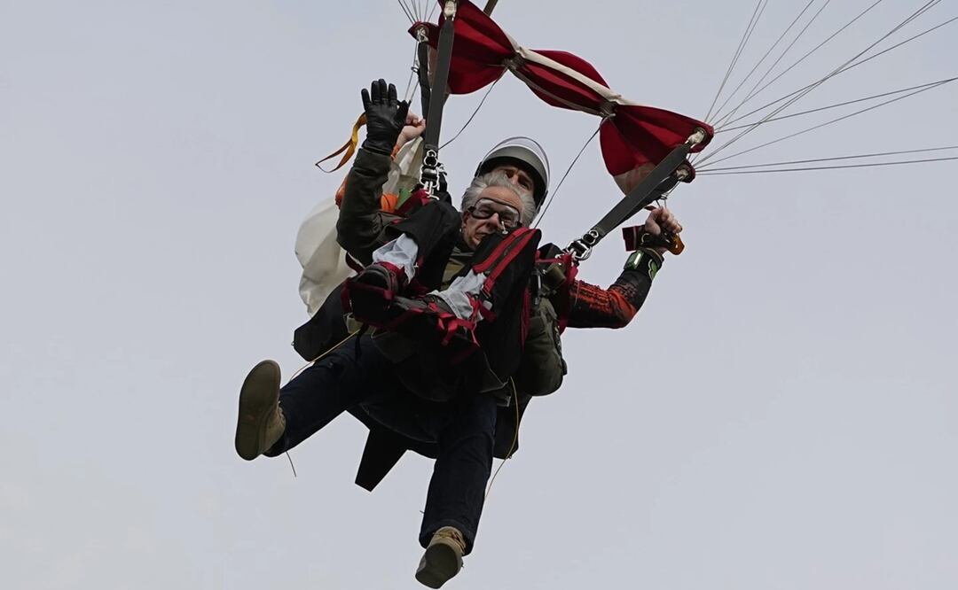 Abbott dijo que el paracaidismo ya le había cruzado la mente antes. Foto: AP