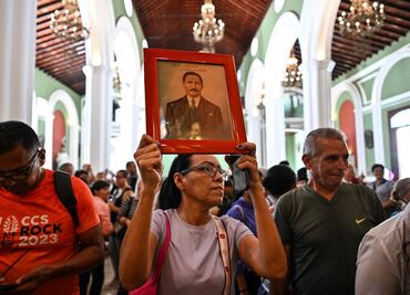 ¿Quién fue el venezolano José Gregorio Hernández, el llamado “médico de los pobres” que será santo?