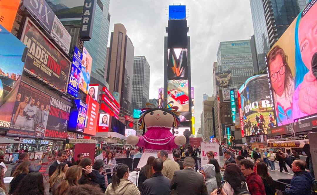 La muñeca Lele estará de visita en Nueva York hasta el próximo 6 de mayo. / Foto: Tomada de Twitter @AdrianaVegaVM.