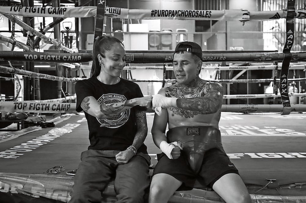 La especialista resalta que boxear no es compatible con adicciones y desvelos. Foto Especial