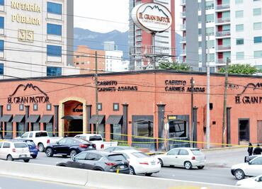 Comando prende fuego a restaurante; hay heridos