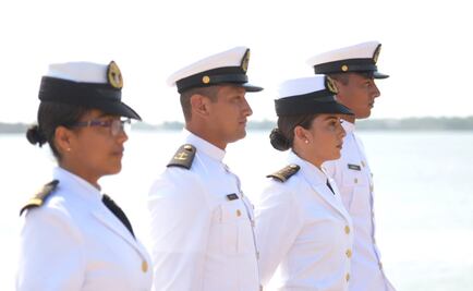 Recuerda Peña Nieto a marinos caídos